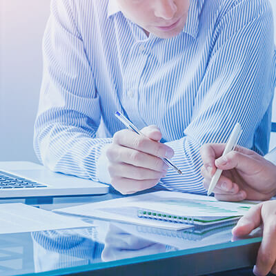 Close mentorship with a high trainer-to-trainee ratio